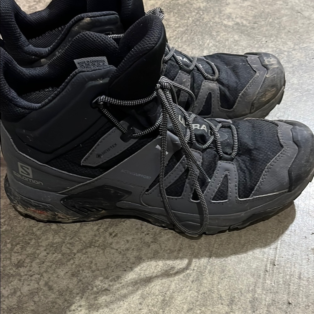 Salomon Black and Gray Boots with Ankle Support